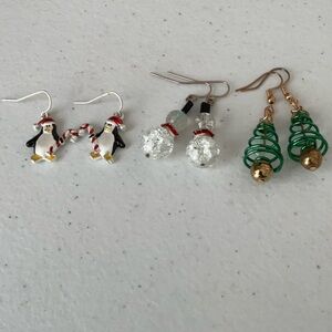 ‼️sold‼️Festive Holiday Earrings Set